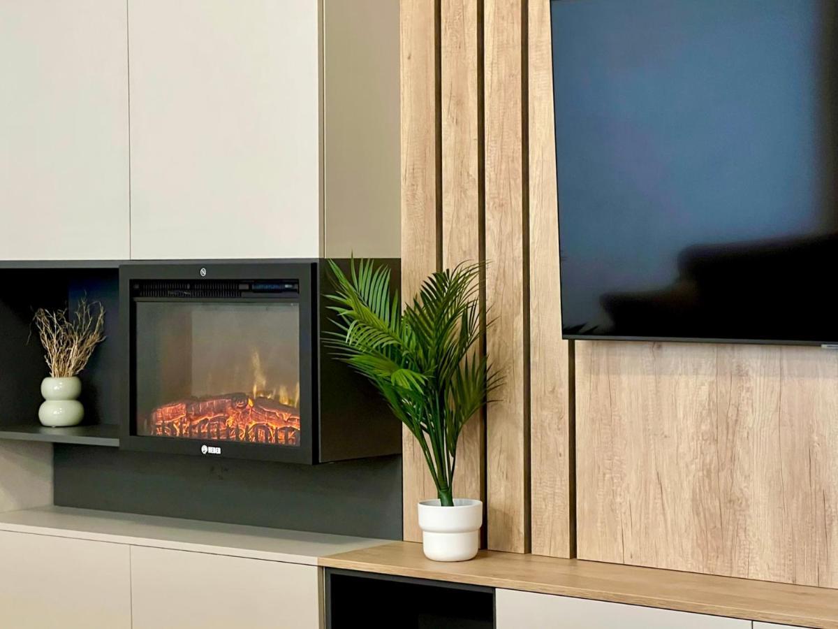Mountain Retreat-modern 1br W/ Fireplace & Parking *