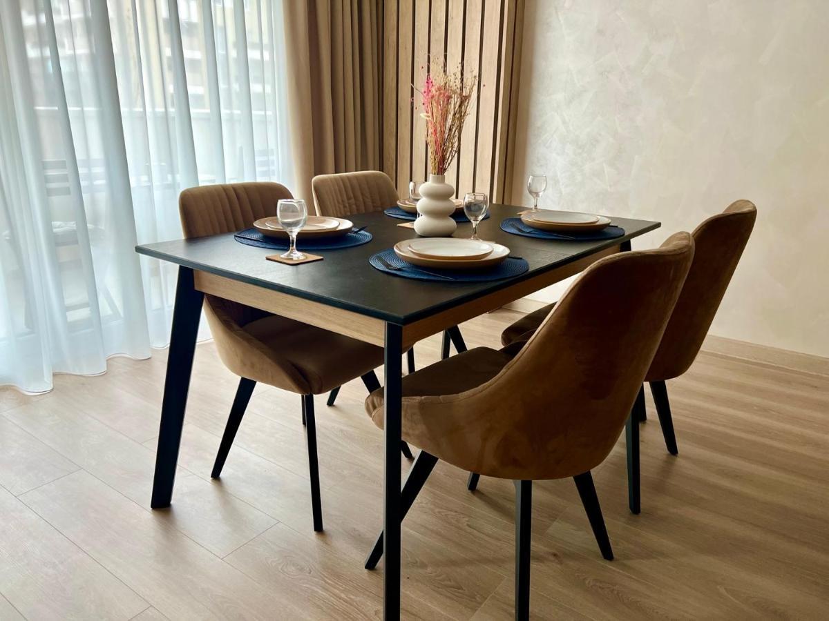 Mountain Retreat-modern 1br W/ Fireplace & Parking Brasov