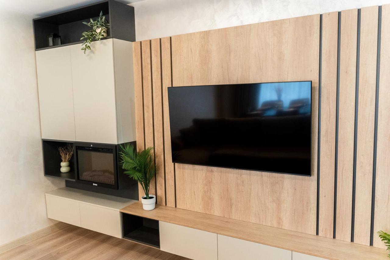 Apartment Mountain Retreat-modern 1br W/ Fireplace & Parking *