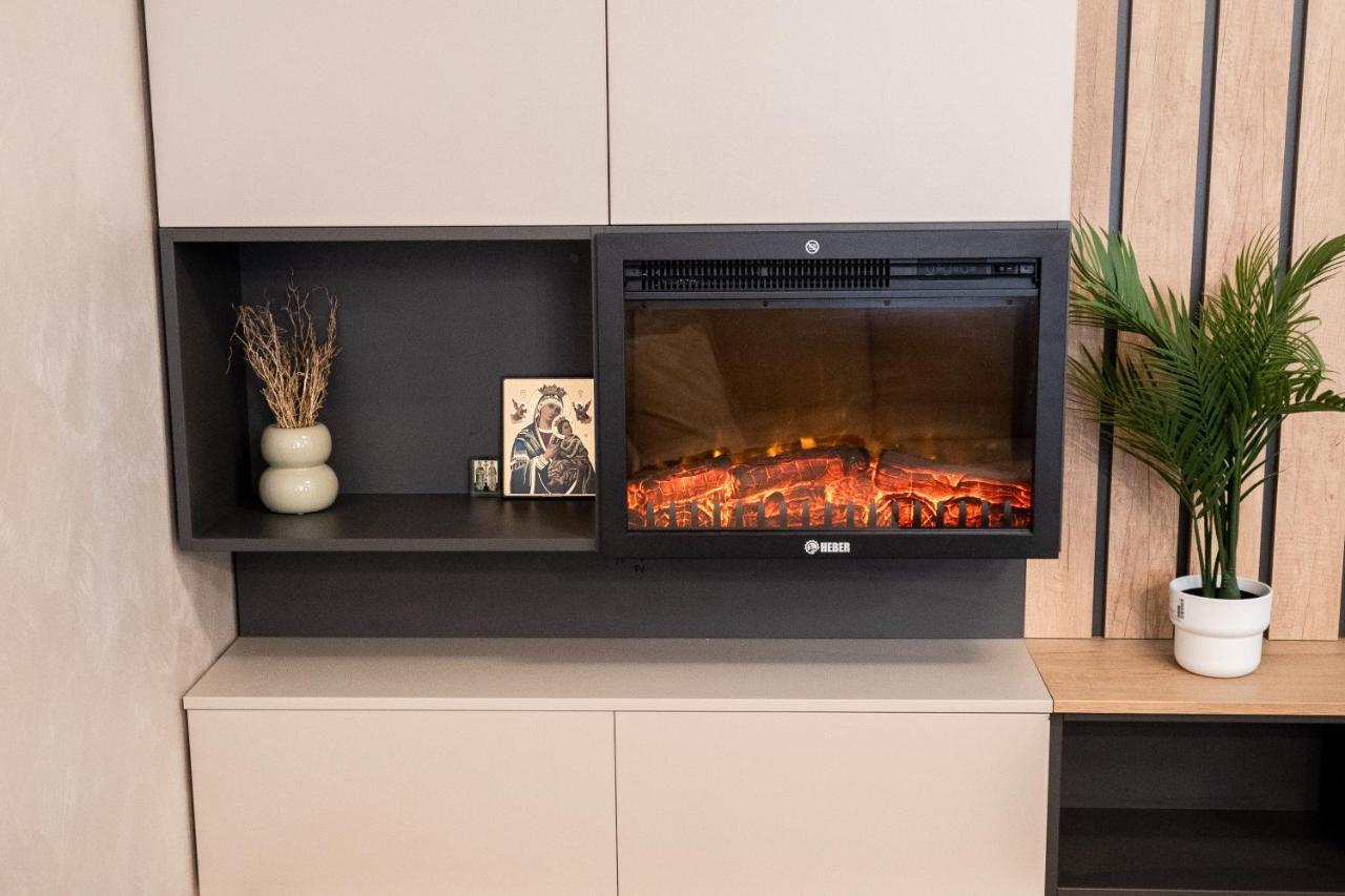 Mountain Retreat-modern 1br W/ Fireplace & Parking Apartment