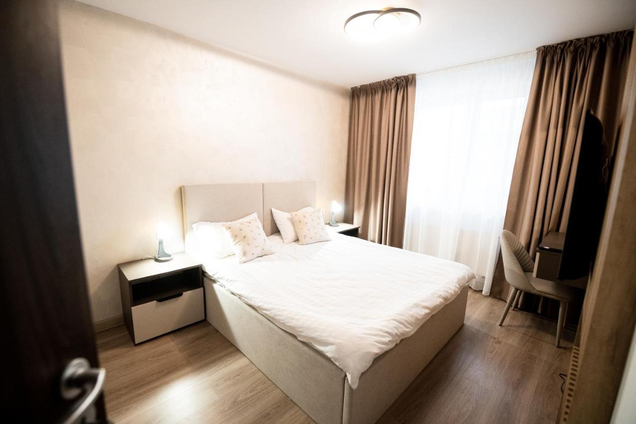 Mountain Retreat-modern 1br W/ Fireplace & Parking * Brasov