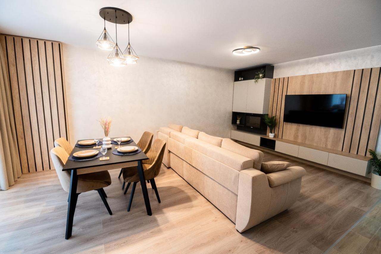 Apartment Mountain Retreat-modern 1br W/ Fireplace & Parking