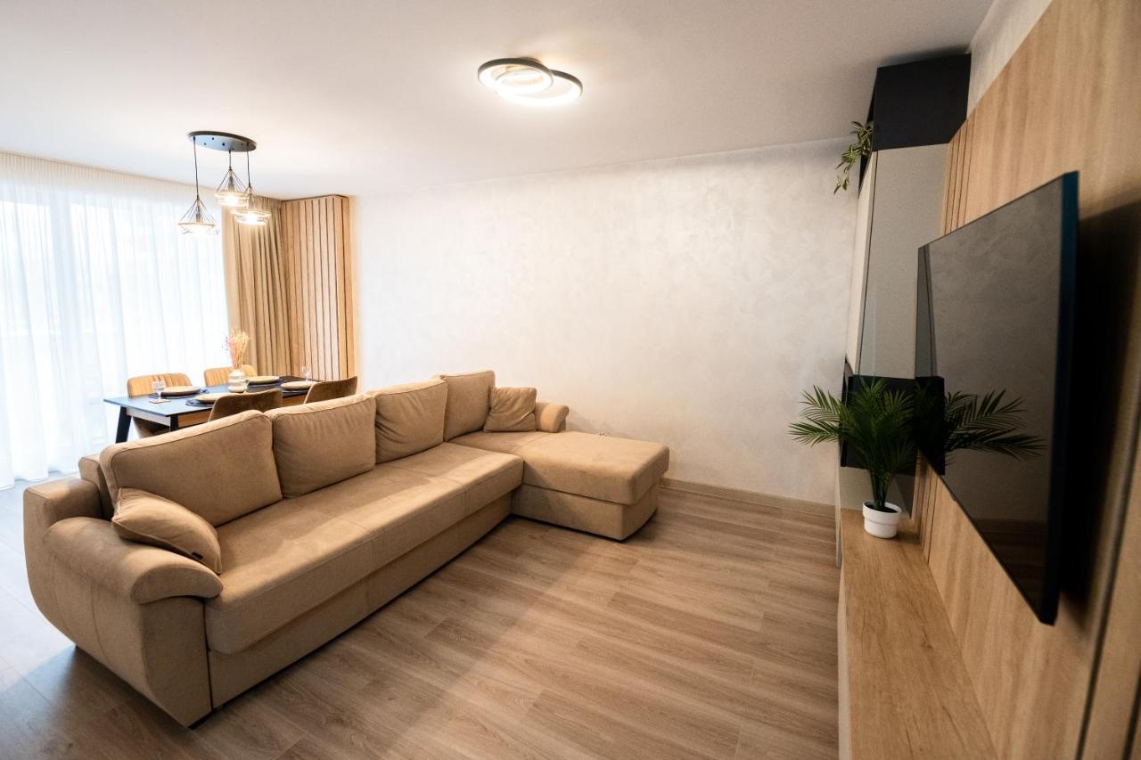 Apartment Mountain Retreat-modern 1br W/ Fireplace & Parking *