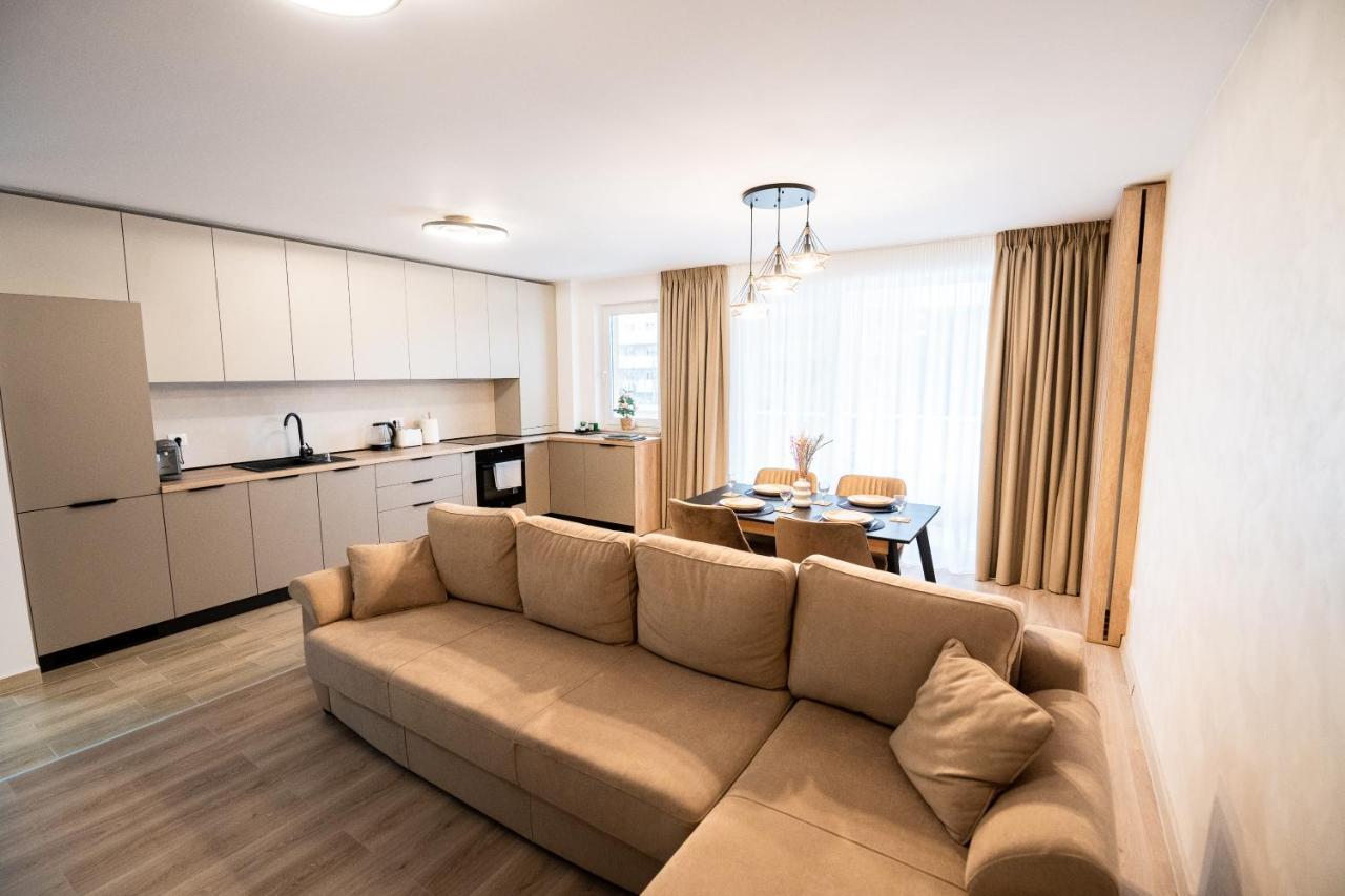 Mountain Retreat-modern 1br W/ Fireplace & Parking Brasov
