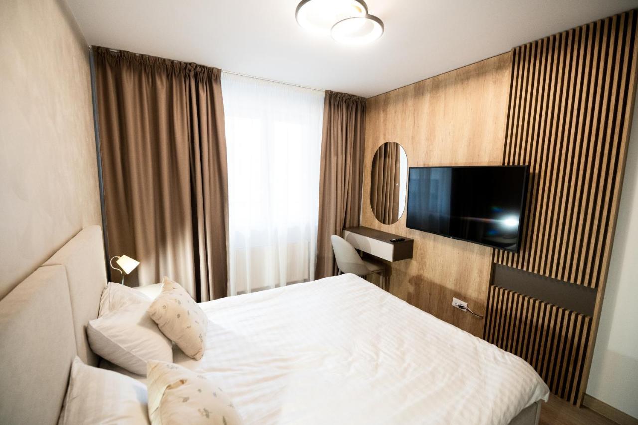 Mountain Retreat-modern 1br W/ Fireplace & Parking Apartment Brasov